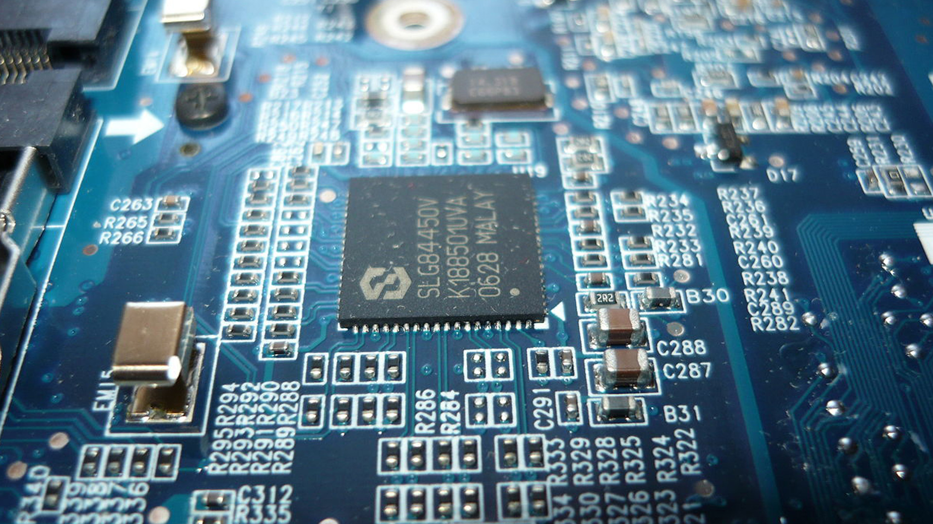 Govt Seals ₹23,000 Cr Boost for Electronic components Manufacturing