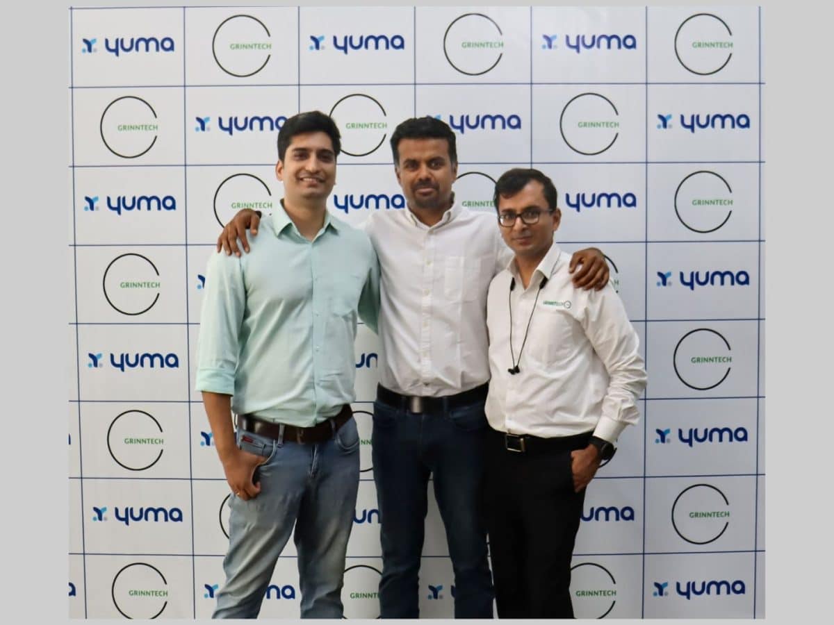 Muthu Subramanian MD GM of Yuma Energy (Centre) with Grinntech's Co-founders Nikhilesh Mishra (L) and Puneet Jain (R)