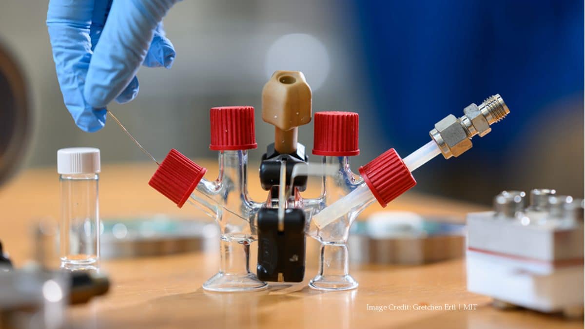 An H-cell modified with electrodes and an ion-conducting ceramic membrane to conduct sodium-air fuel cell experiments. Credits: Credit: Gretchen Ertl