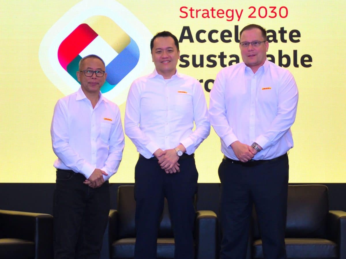 From left to right: Ahmad Mohamad (Senior Technical Advisor, DHL Express Indonesia), Nicholas Bongsosartono (President Director, DHL Global Forwarding Indonesia), Matthias Gehrsitz (Managing Director, DHL Supply Chain Indonesia)