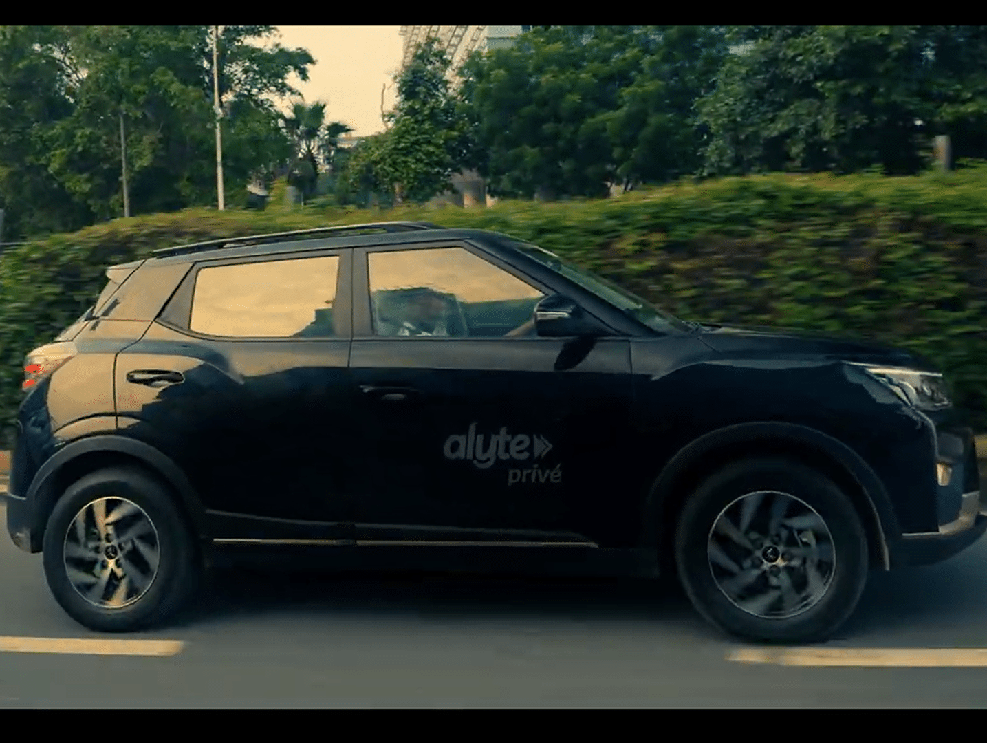 Mahindra Logistics launches Alyte, a premium tech-enabled urban mobility service