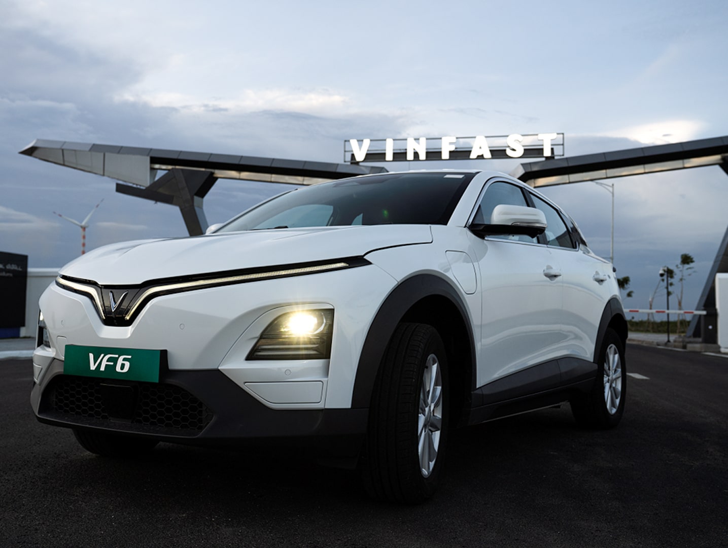 Built at VinFast’s Thoothukudi facility, the VF 6 is a compact premium SUV, and the VF 7 is a larger, sportier model.